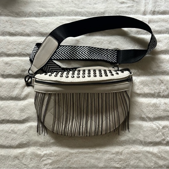Fringe/tassle Crossbody/Fannypack Bag - Picture 5 of 11